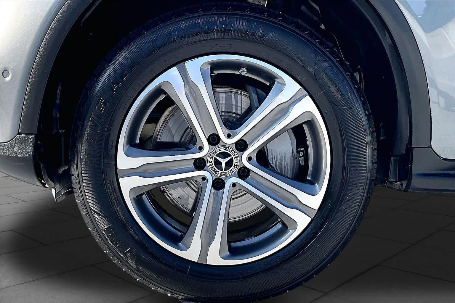 Used 2020 Selenite Grey Metallic Mercedes-Benz GLC 300 image 10