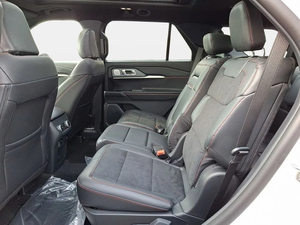 New 2026 Star White Metallic Tri-Coat Ford ST image 7