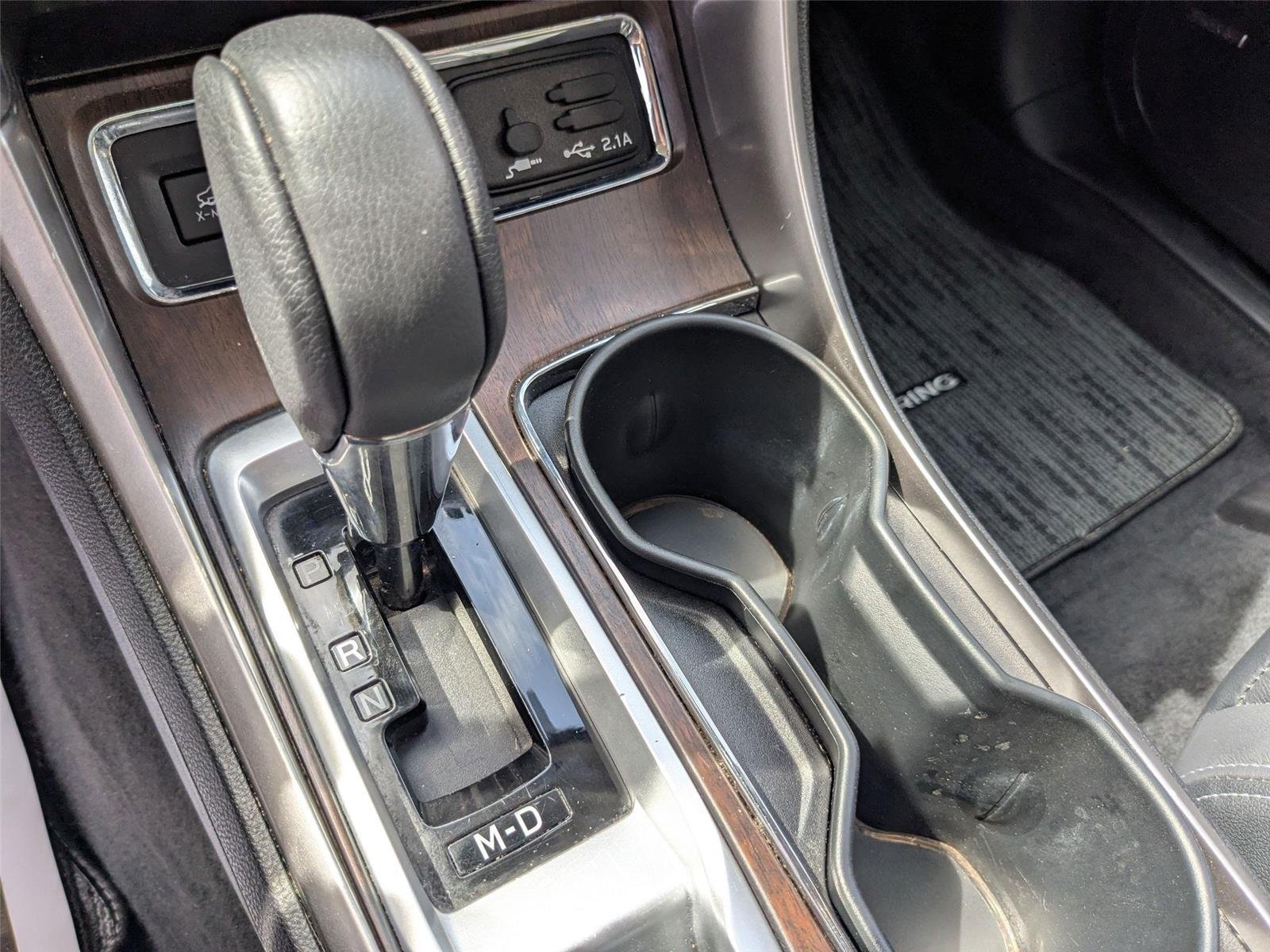 Used 2022 Crystal White Pearl Subaru Touring image 25