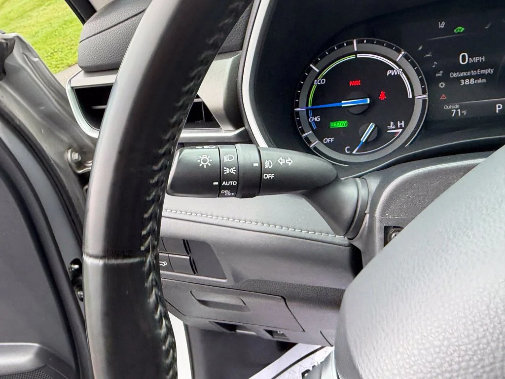 Used 2021 Silver Toyota XLE image 35