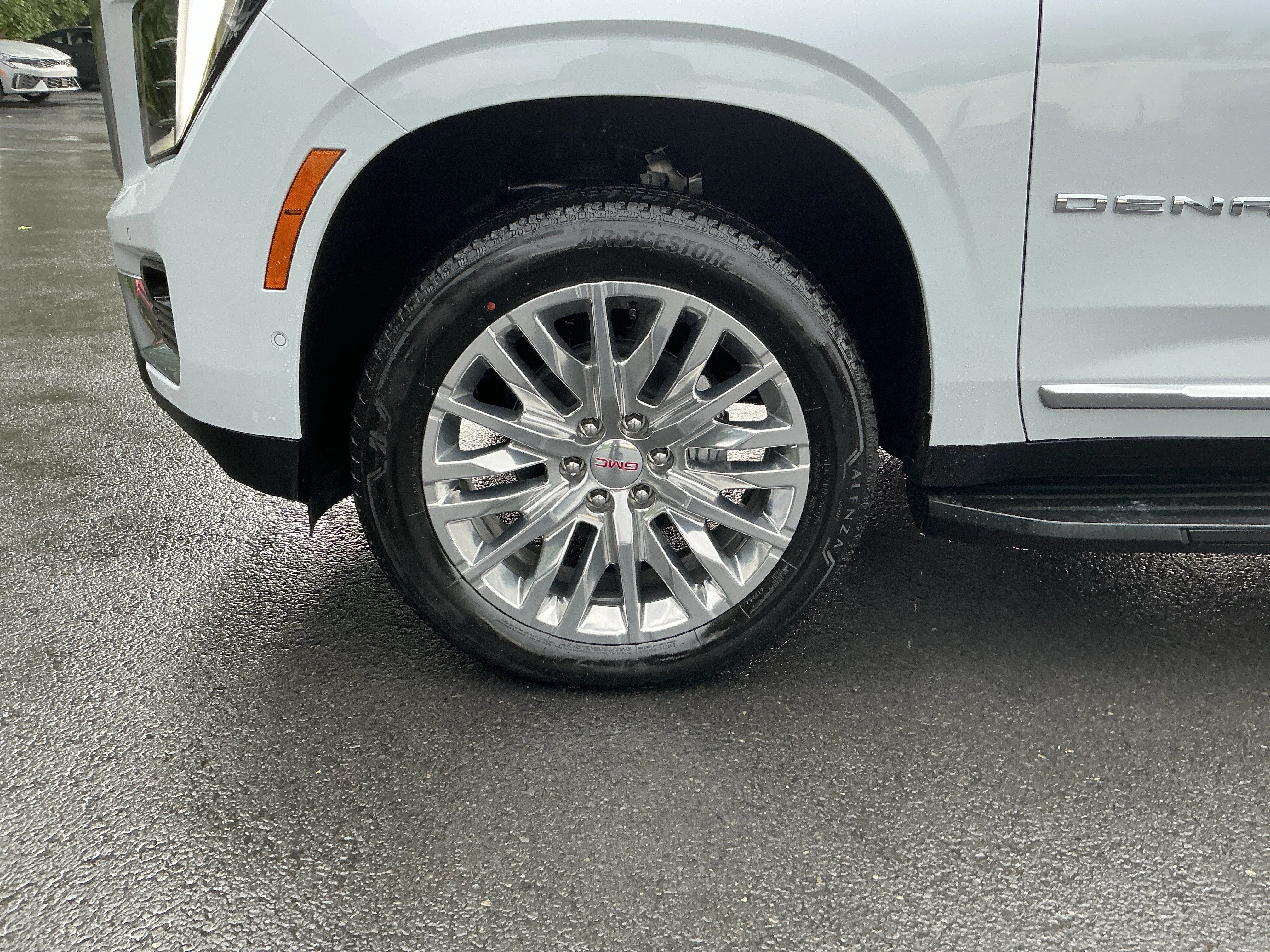 2026 GMC Yukon XL Denali - Photo 9