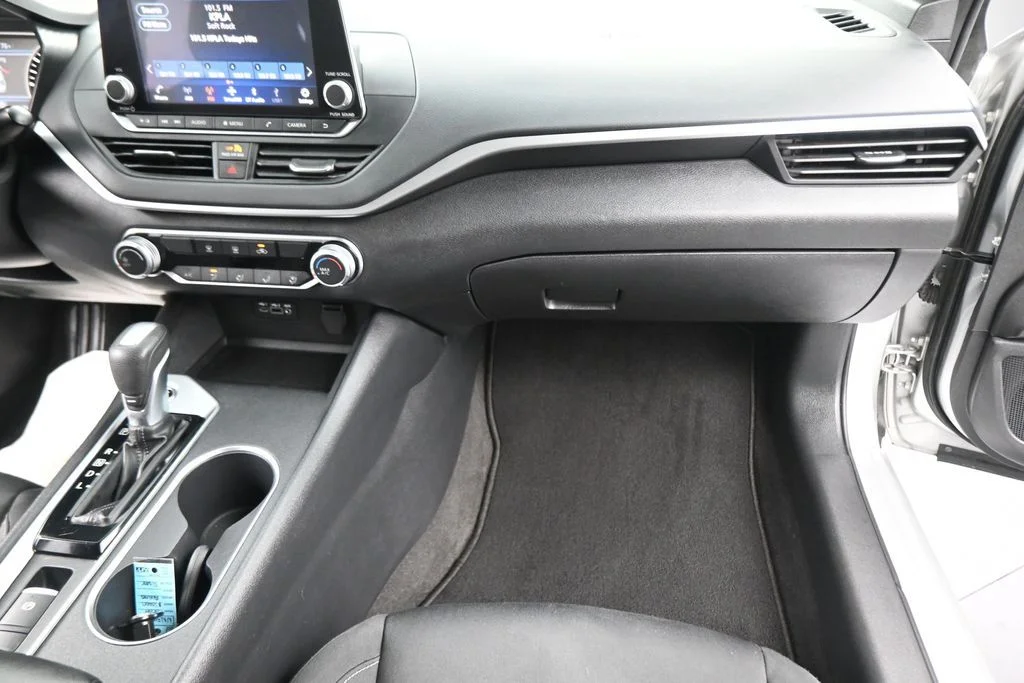 Used 2022 Silver Nissan 2.5 SV image 43