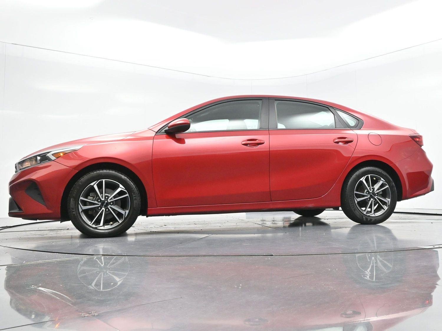 Used 2022 Currant Red Kia LXS image 41