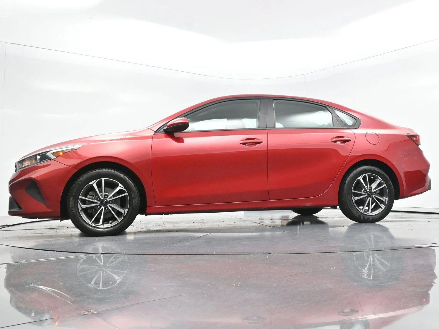 Used 2022 Currant Red Kia LXS image 41