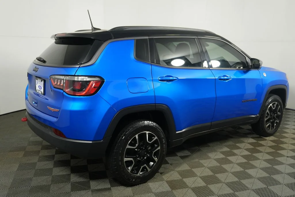 Used 2020 Blue Jeep Trailhawk image 3