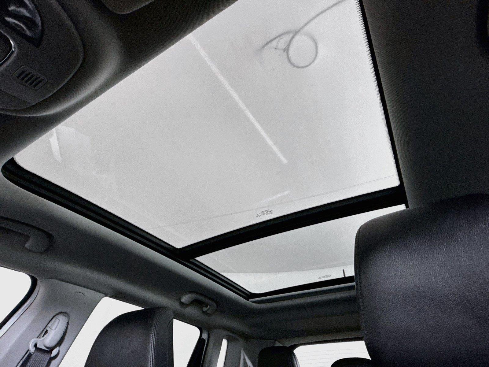 Used 2022 Bright White Clearcoat Jeep Trailhawk image 6