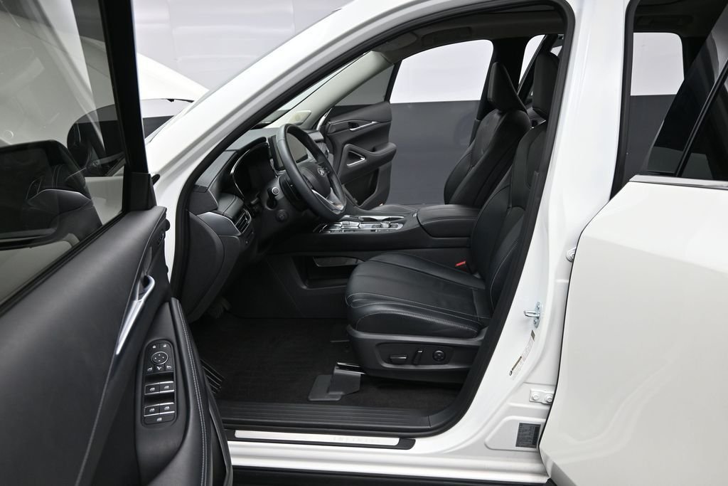 Used 2023 White INFINITI LUXE image 14