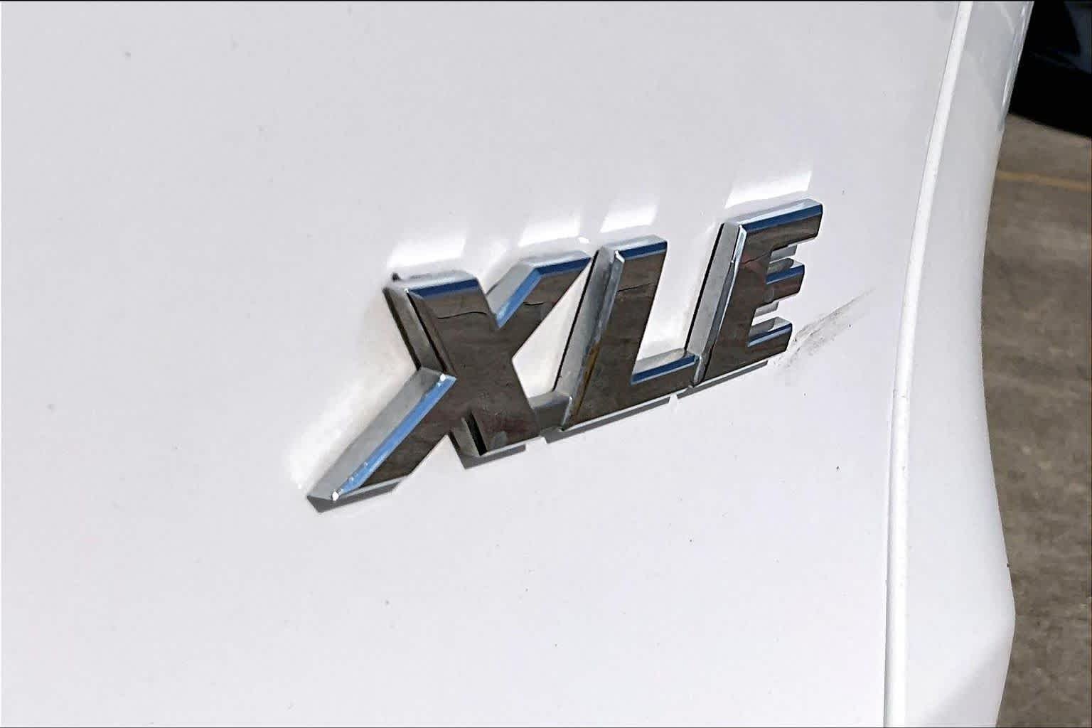 Used 2025 Ice Cap Toyota XLE image 10