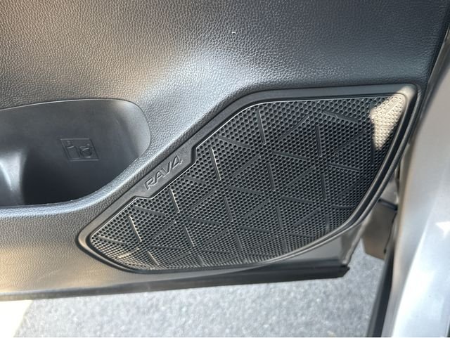 Used 2022 Silver Toyota XLE image 28