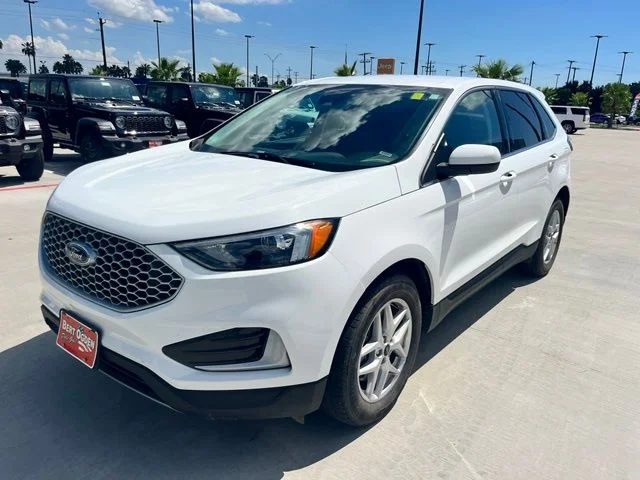 Used 2024 White Ford SEL image 3