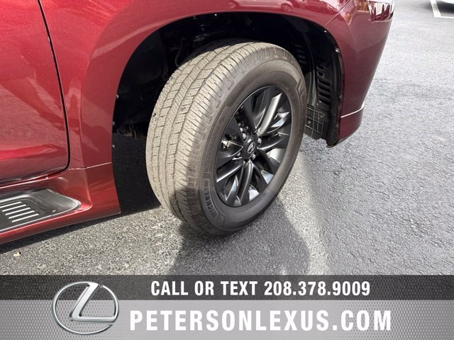 Used 2022  Lexus 460 Premium image 11