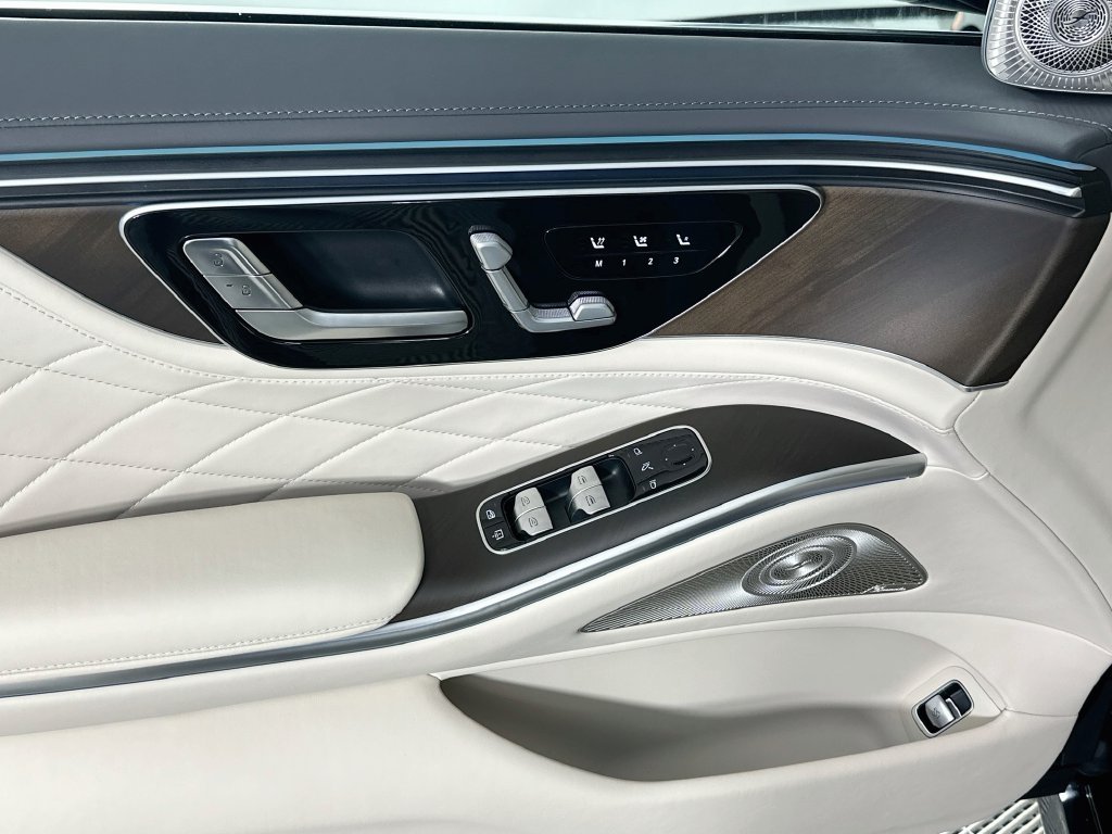 New 2027 Blue Mercedes-Benz S 580 image 17