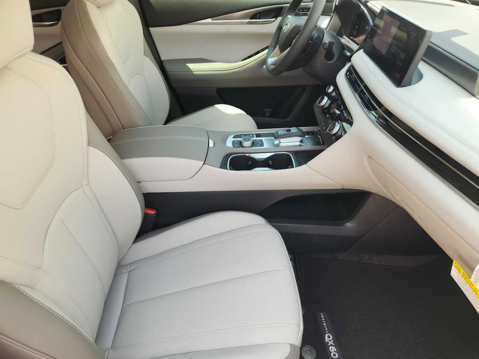 New 2027 HARBOR GRAY INFINITI Luxe FWD image 9