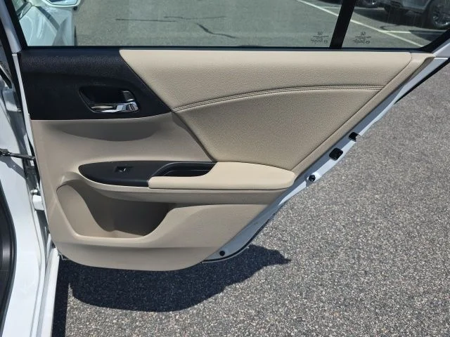 Used 2014 White Honda EX-L image 22
