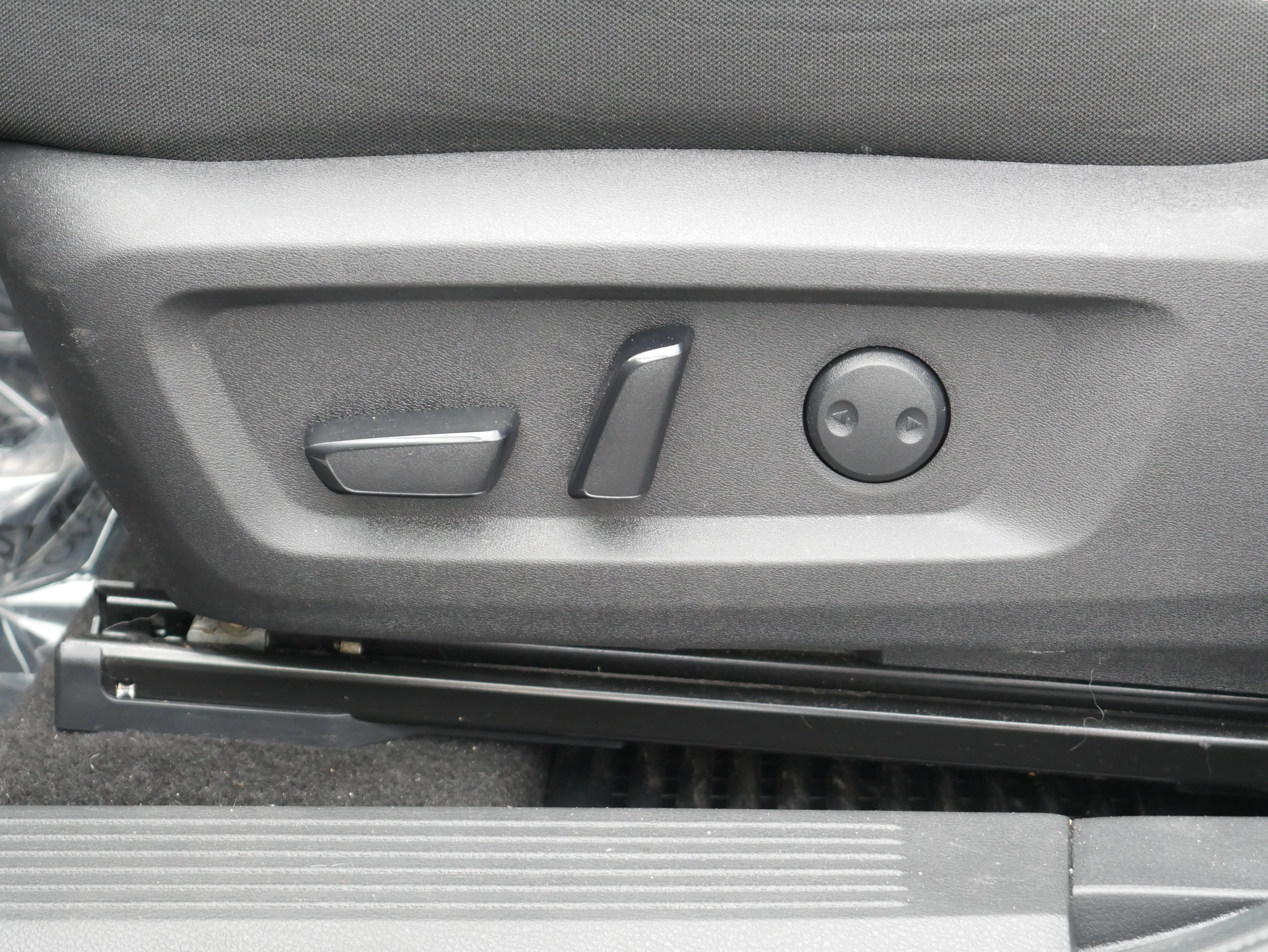 Used 2023 Gun Metallic Nissan SV image 13