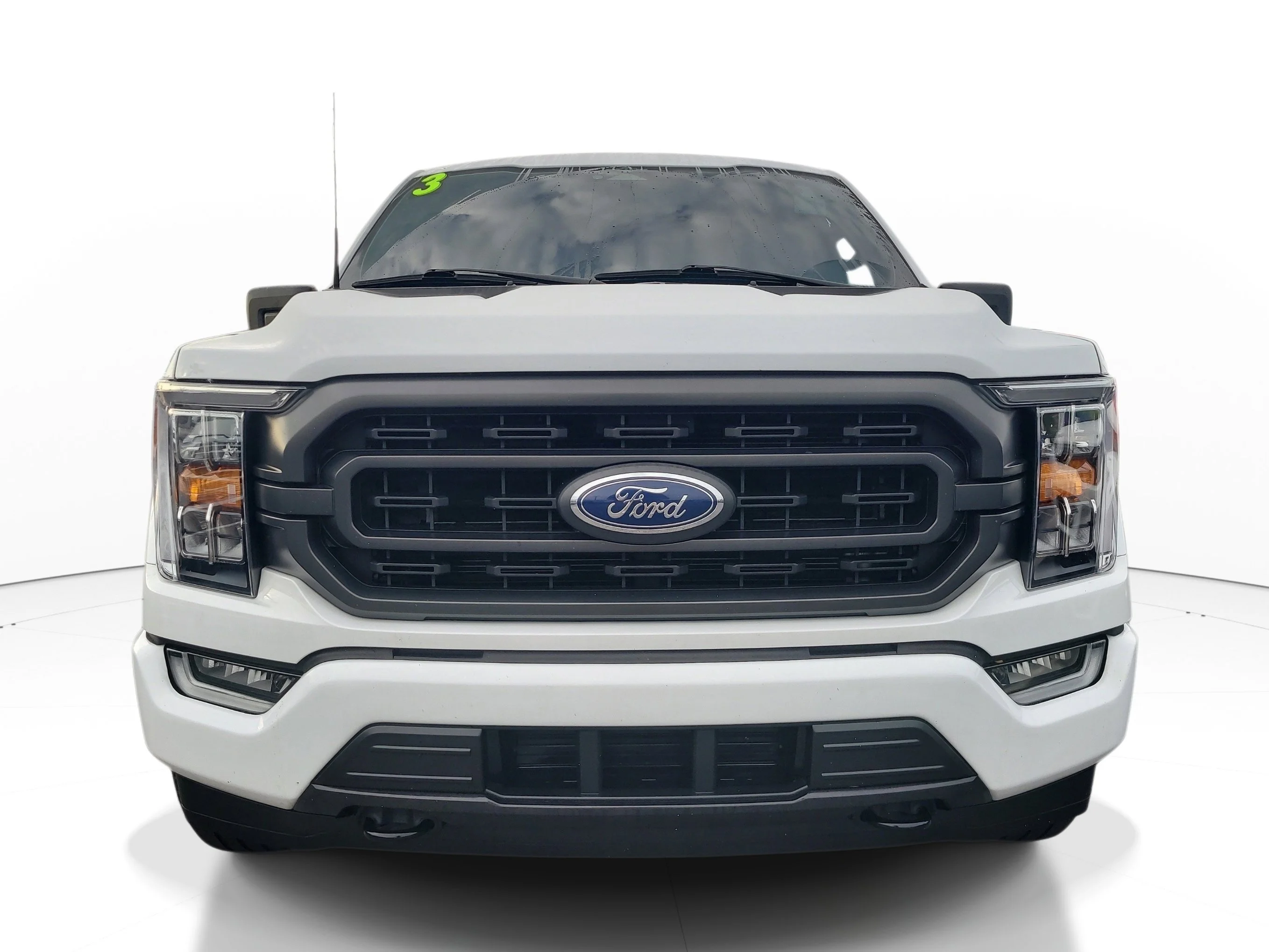 Used 2023 Oxford White Ford XLT image 2