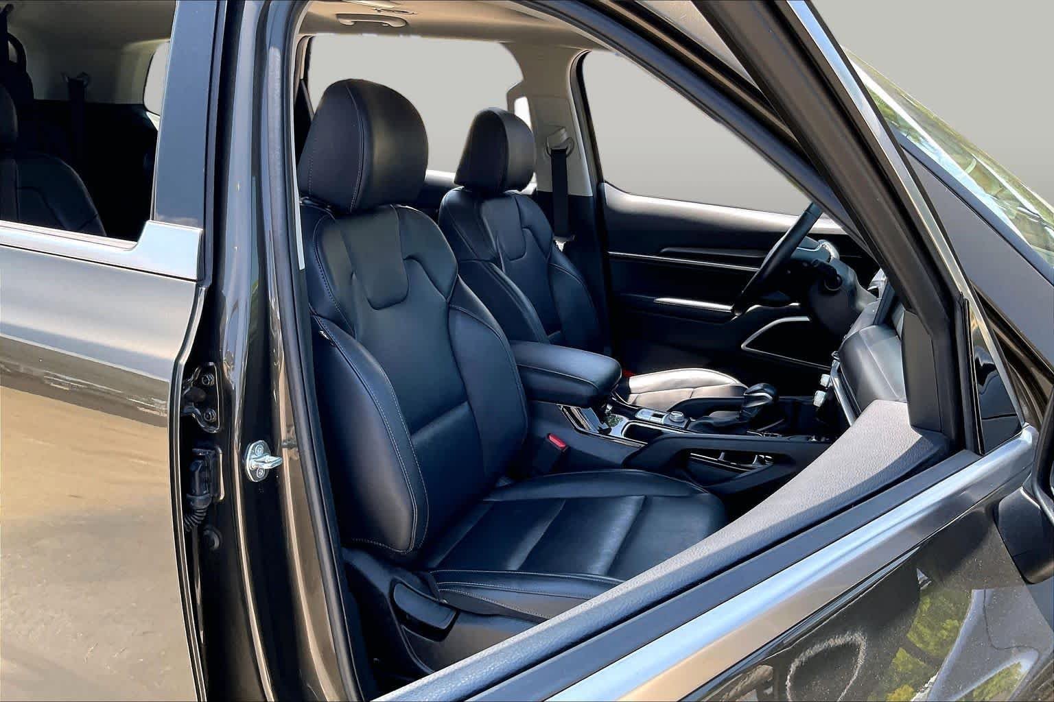 Used 2025 Dark Moss Kia S image 9