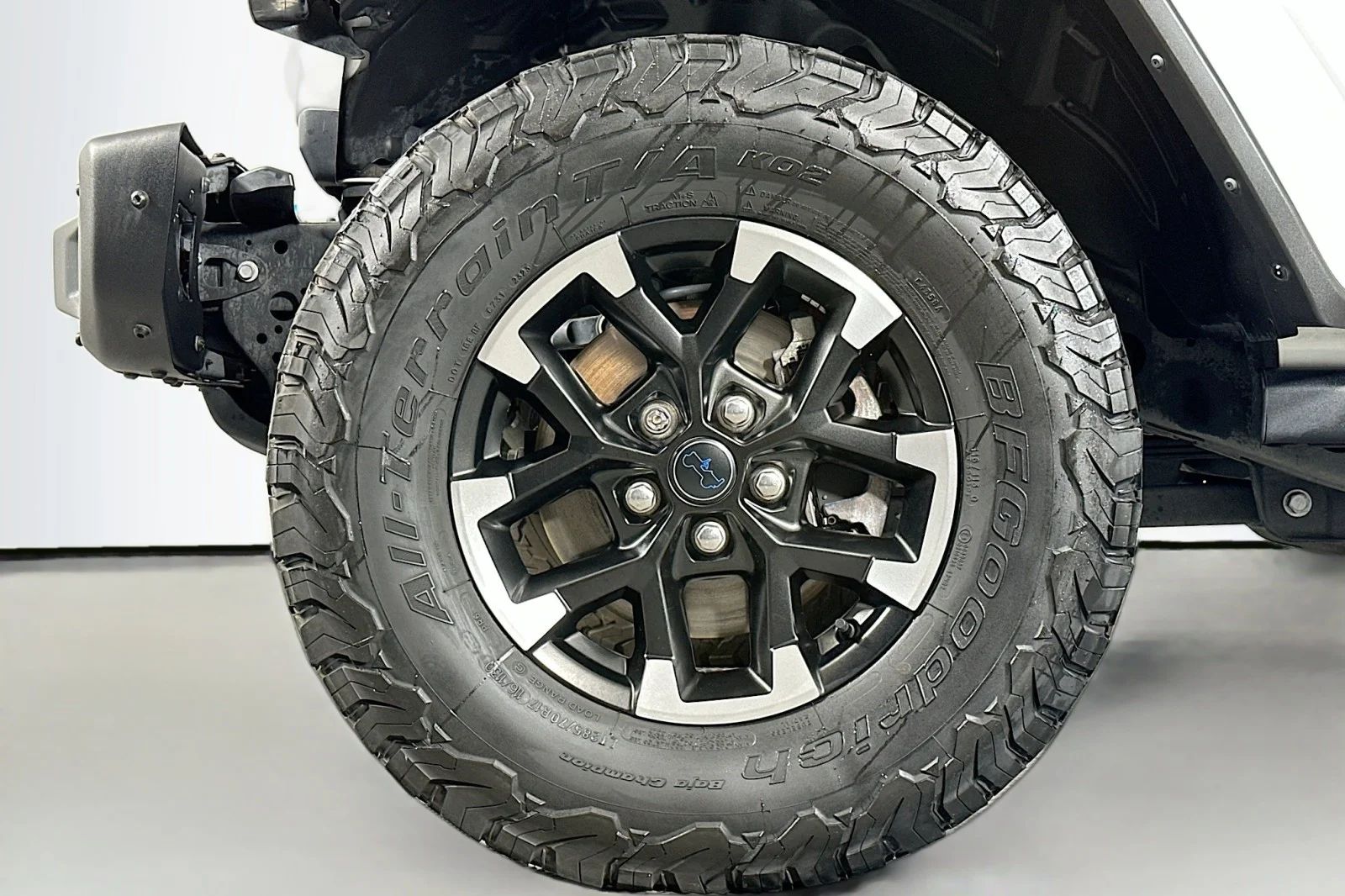Used 2024 Bright White Clearcoat Jeep Rubicon X image 11