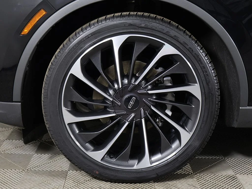 Used 2025 Black Metallic Lincoln Reserve image 29