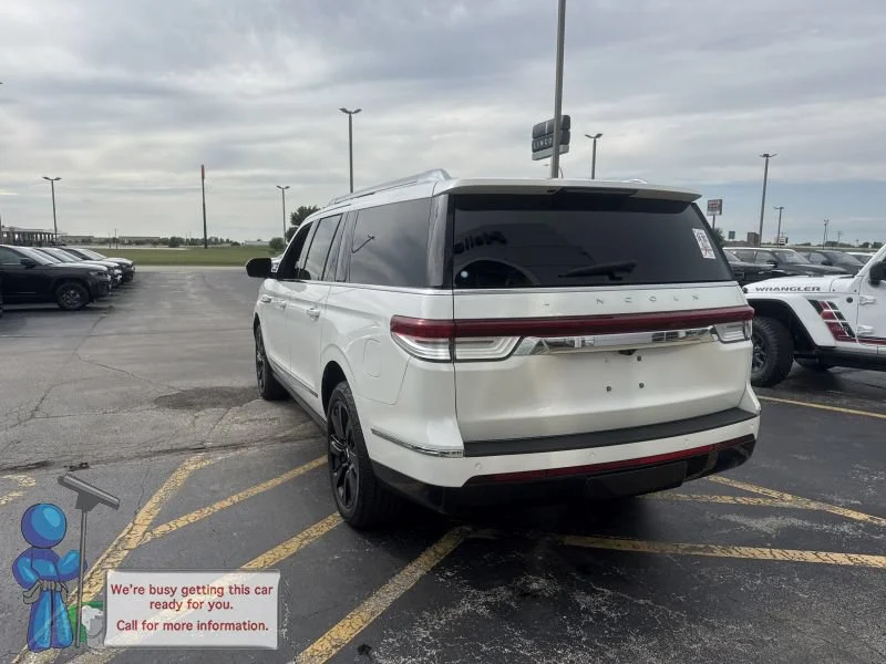 Used 2024 White Metallic Lincoln Reserve image 3