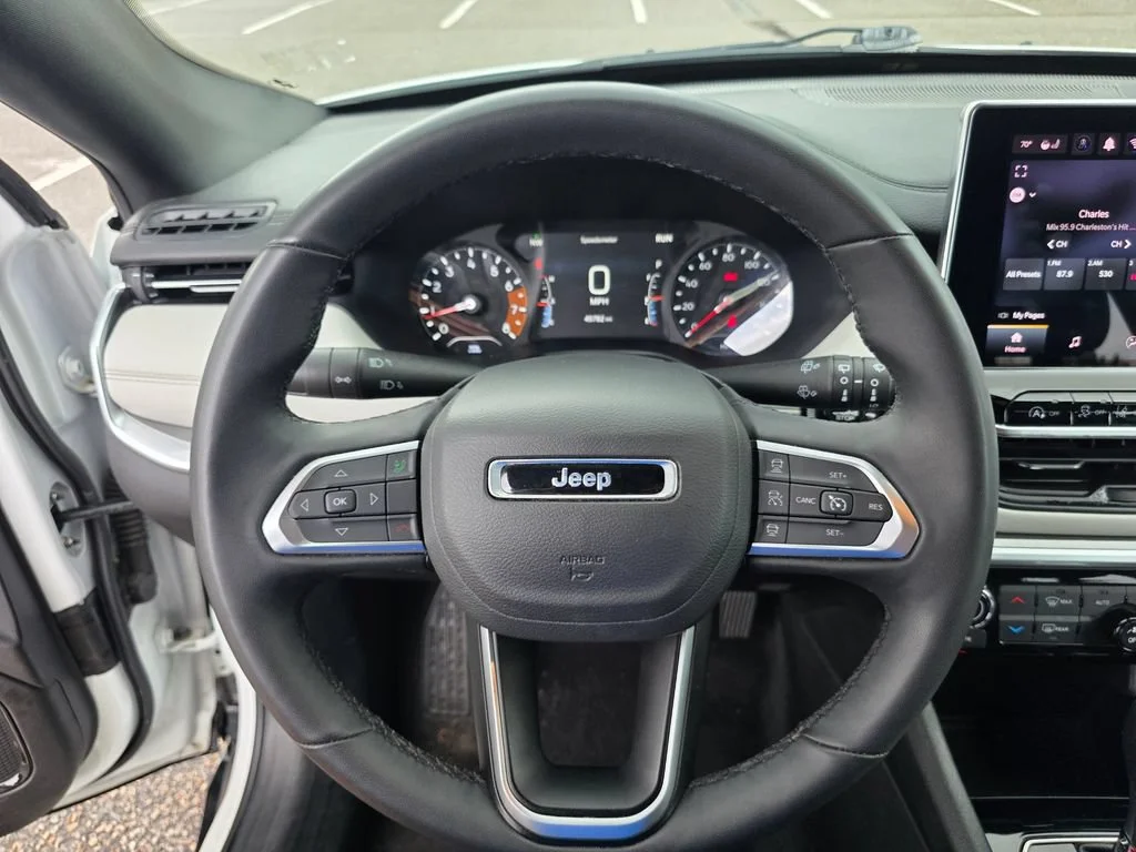 Used 2025 White Jeep Limited 4x4 image 21