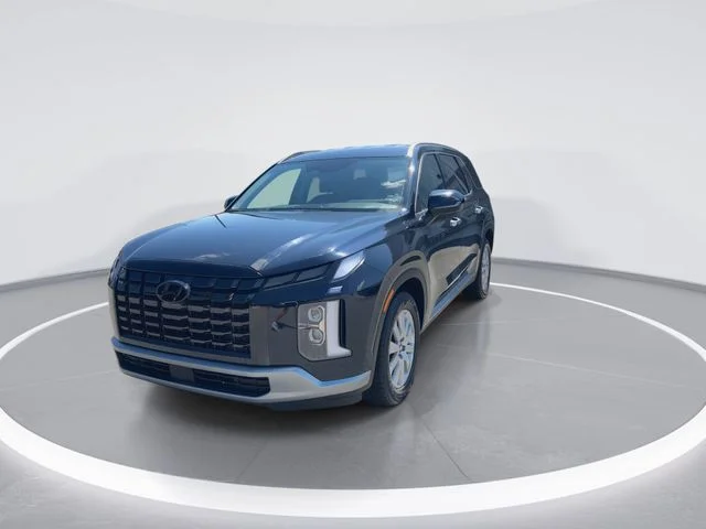 Used 2025 White Hyundai SEL image 4