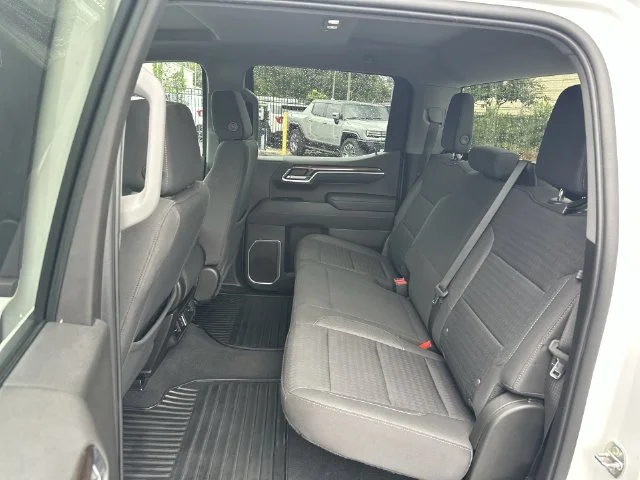 Used 2022 White Chevrolet LT image 22