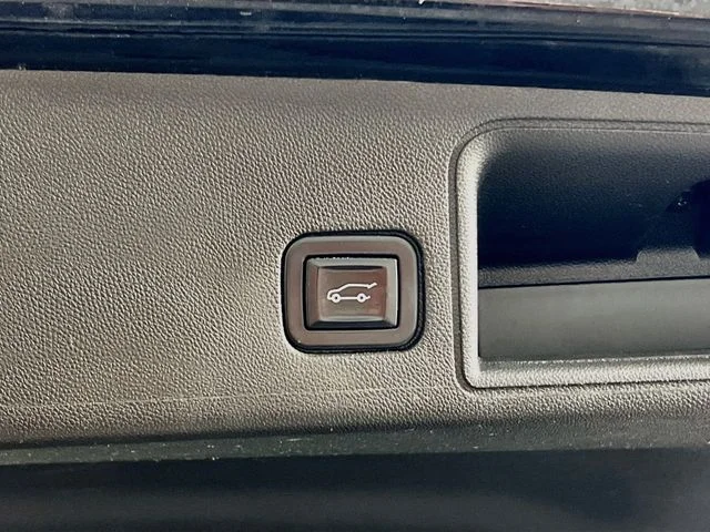 Used 2022 Black GMC SLE image 26
