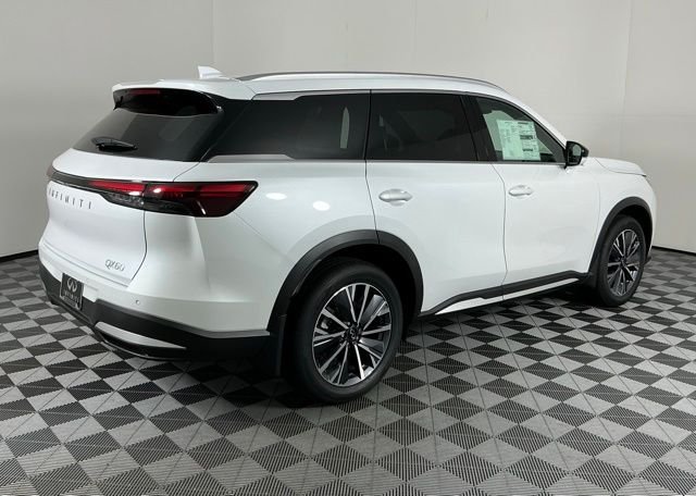 Certified Used 2026 White INFINITI LUXE image 6