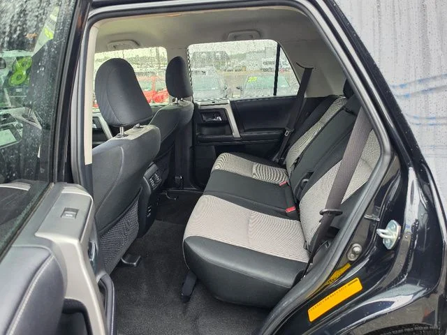 Used 2018 Midnight Black Metallic Toyota SR5 image 22