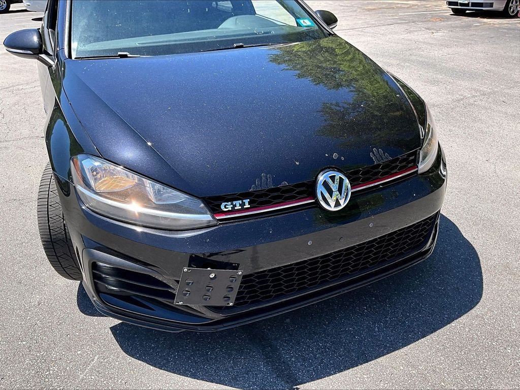 Used 2018 Pearl Metallic Volkswagen 2.0T S image 5