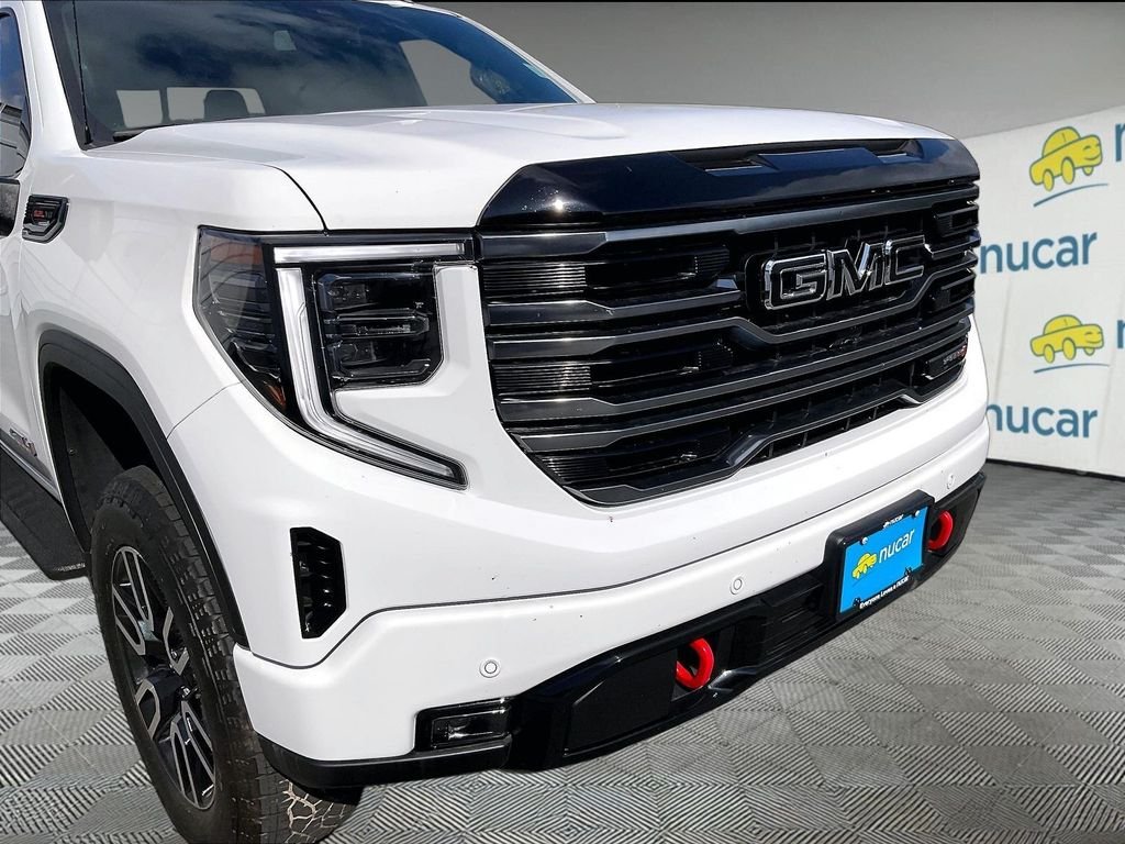 Used 2025 Summit White GMC AT4 image 32