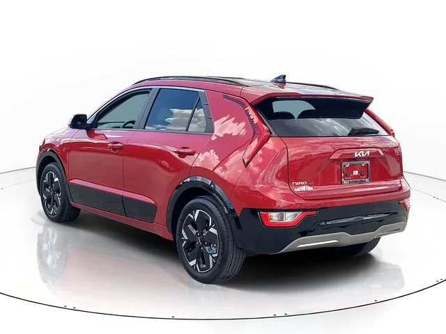 Used 2025 Red Kia Wind image 7