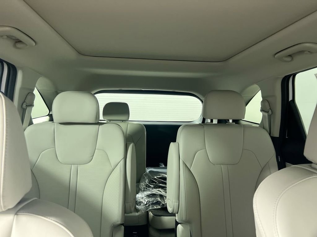 New 2026 Glacial White Pearl Kia SX image 32