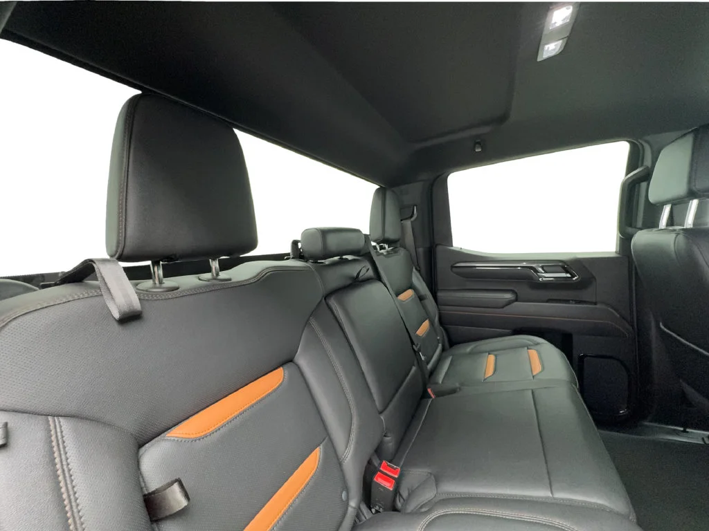 Used 2025 White GMC AT4 image 33