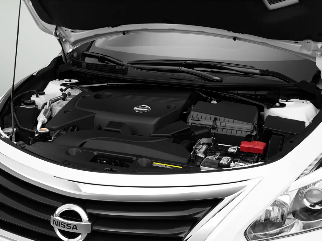 Used 2015 White Nissan 2.5 S image 19