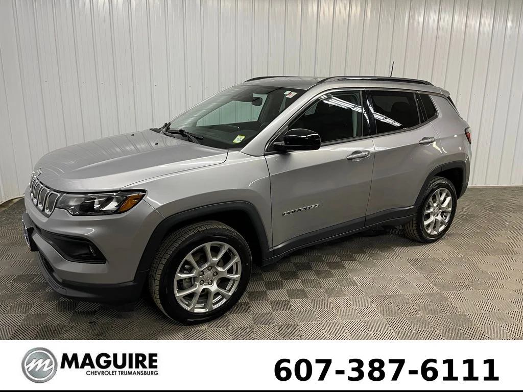 Used 2022 Silver Jeep Latitude Lux image 9