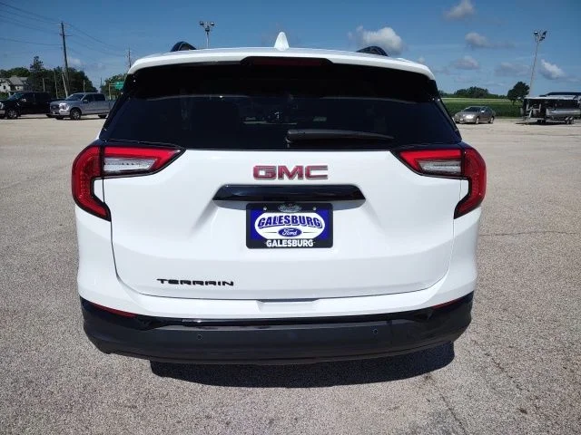Used 2024 Summit White GMC SLT image 4