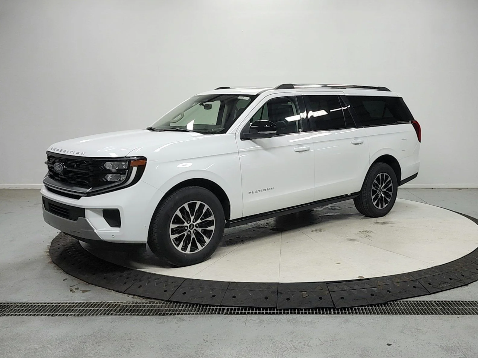 Used 2025 White Ford Platinum image 4
