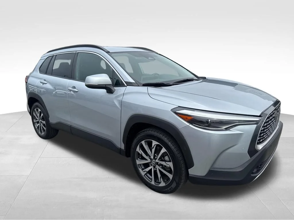 Used 2023 Silver Toyota XLE image 8
