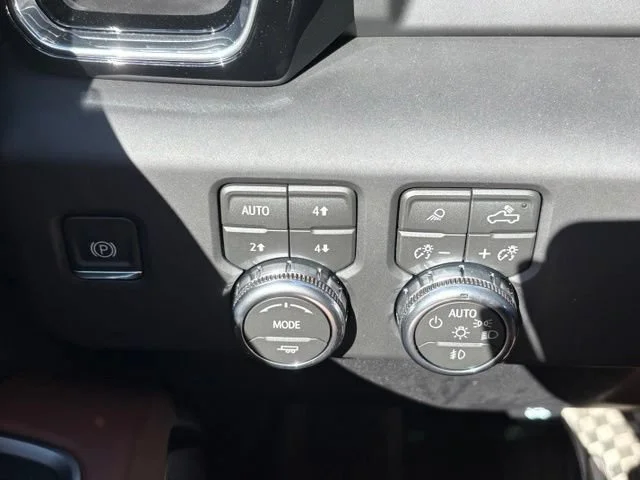 New 2026 Glacier White Tricoat GMC Denali Ultimate image 32