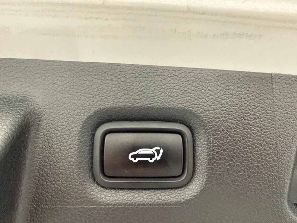 Used 2022 Shimmering Silver Hyundai Calligraphy image 10