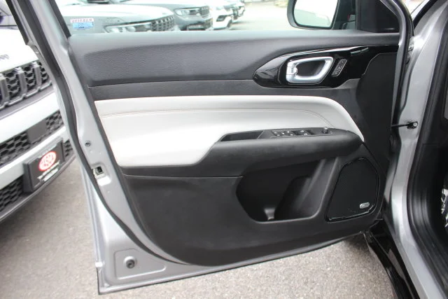 Used 2023 Silver Jeep Limited image 25