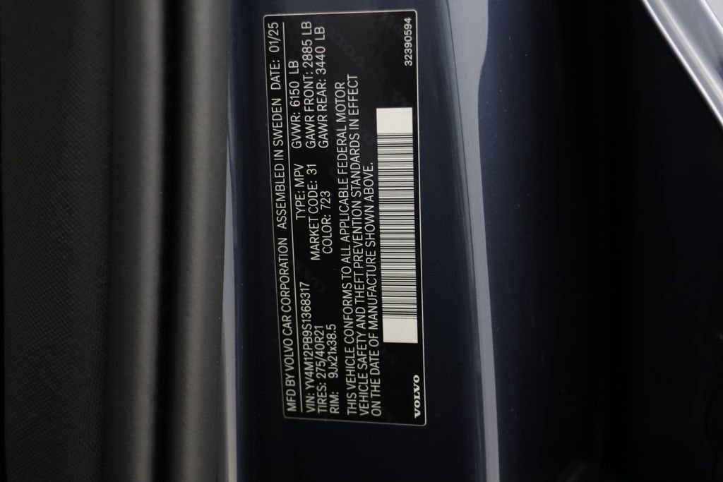 Used 2025 Blue Volvo B5 Plus image 24