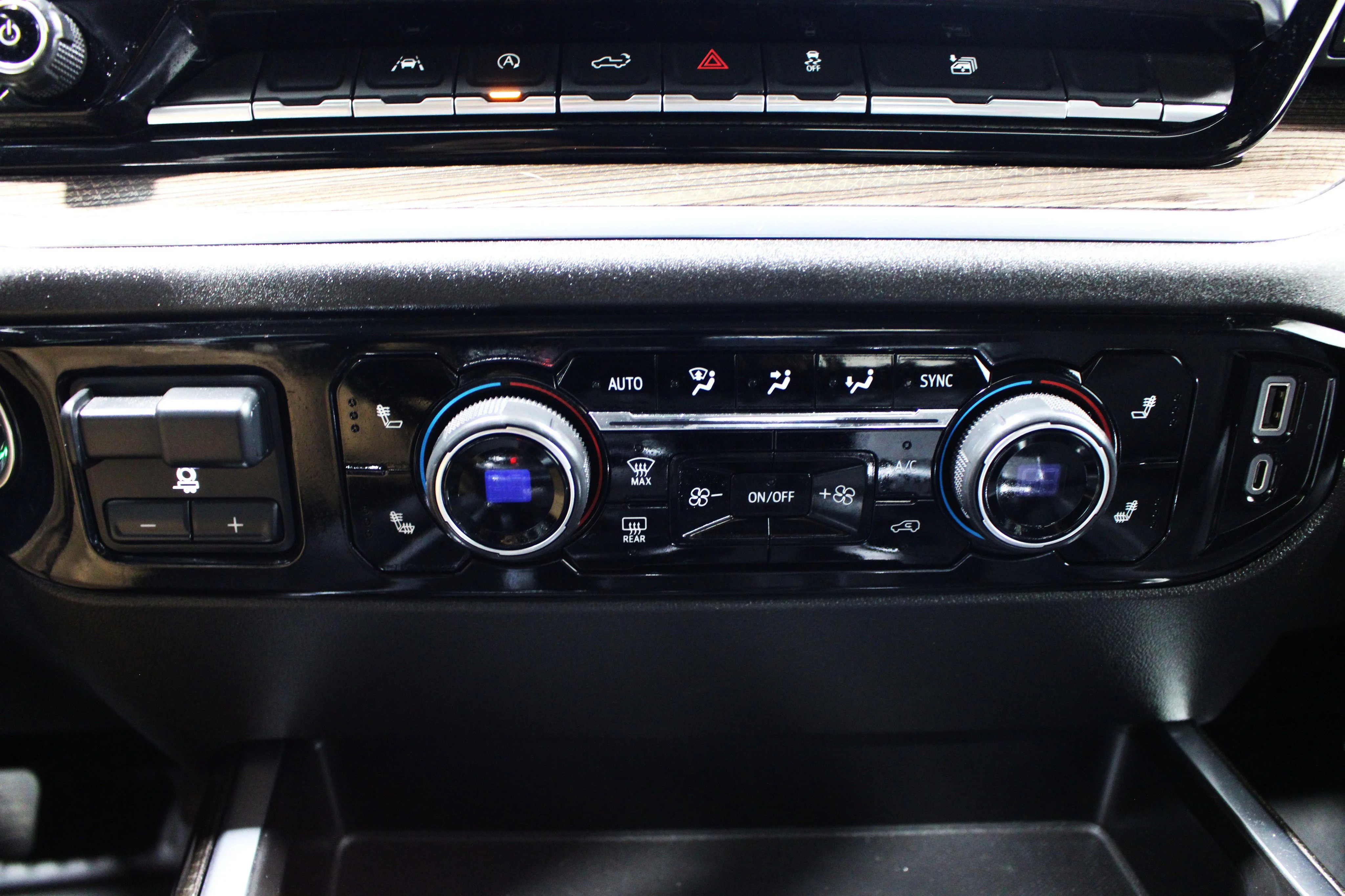 2023 Chevrolet Silverado 1500 RST - Photo 16