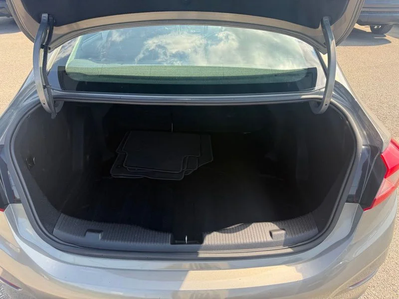 Used 2018 Gray Chevrolet LT image 7