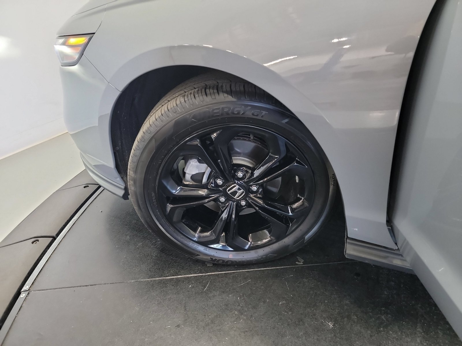 Certified Used 2025 Urban Gray Pearl Honda SE image 30