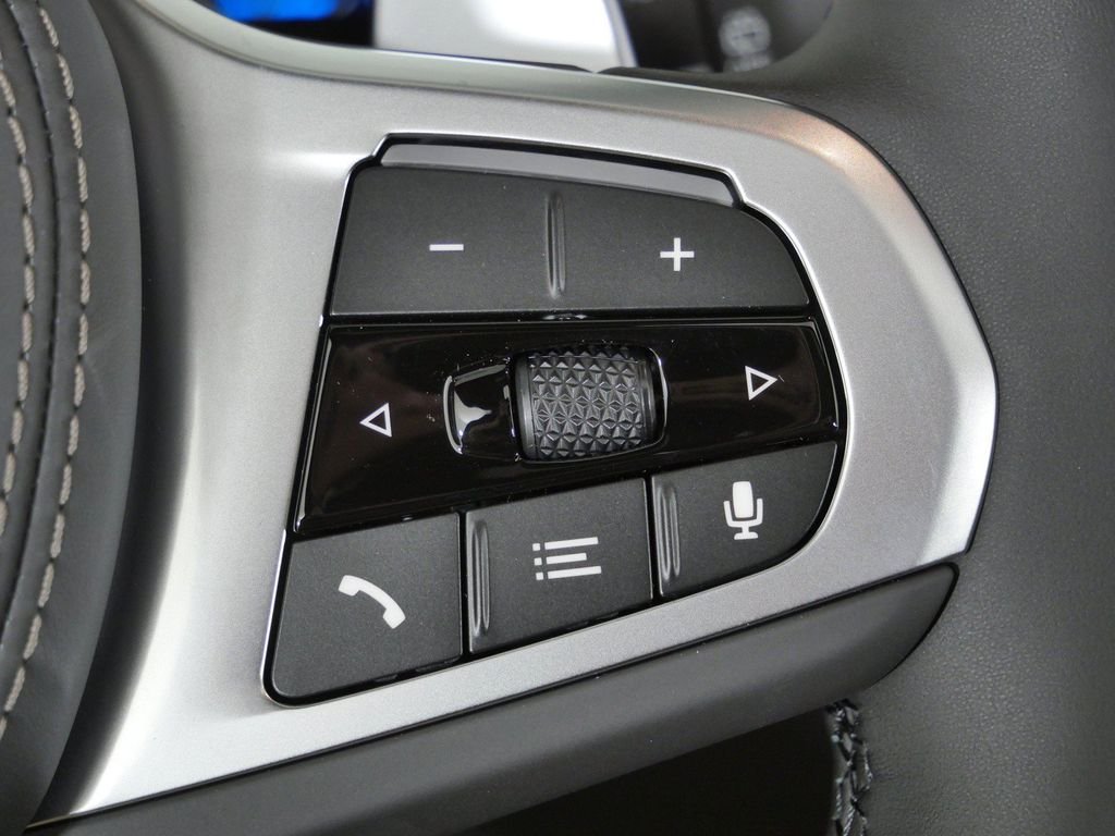 New 2026 Carbon Black Metallic BMW xDrive50e image 42
