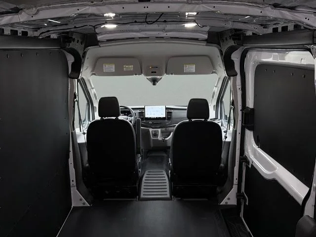 2025 Ford E-Transit Cargo Van Base - Photo 19
