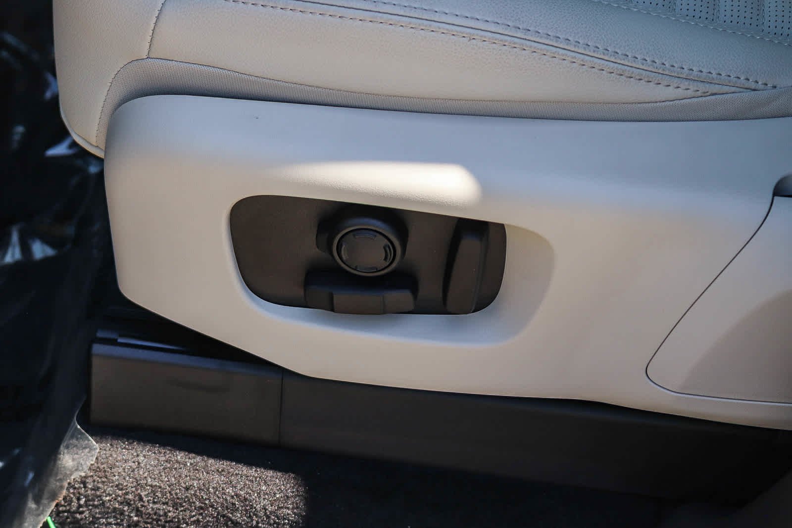 2026 Land Rover Discovery Gemini Edition - Photo 21